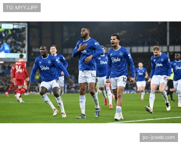 曼联关注埃弗顿后卫布兰斯韦特，球员本人愿意加盟红魔